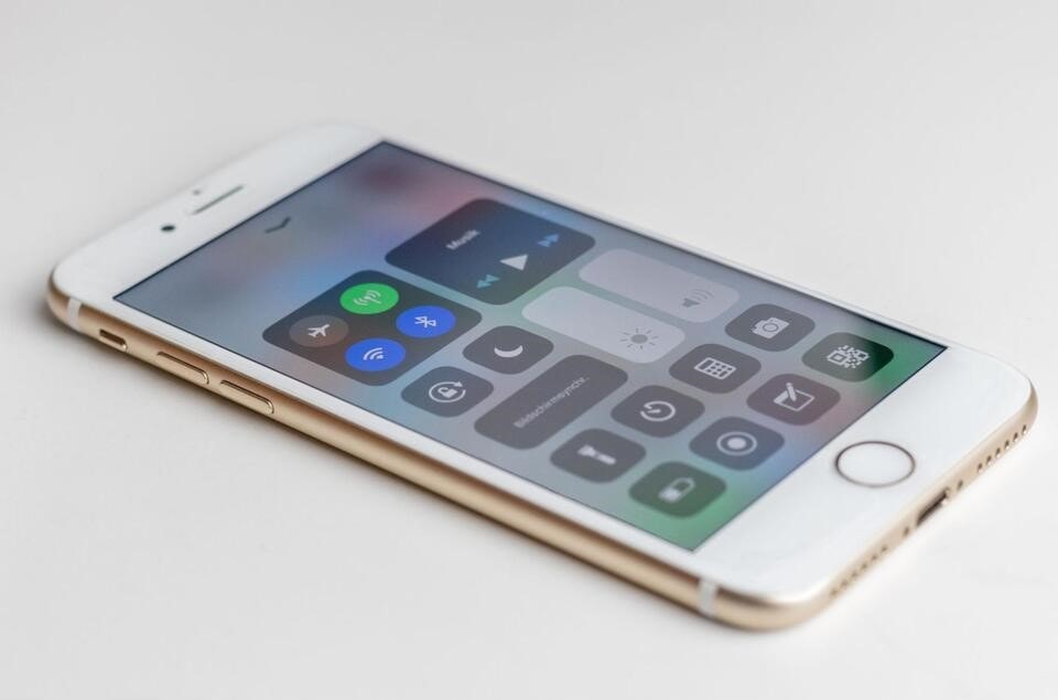Apple Now Requires Court Orders for Push Data
